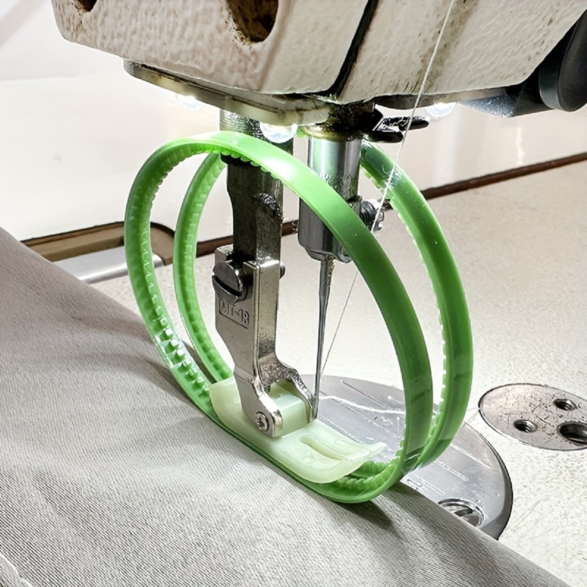 Leatherwork Press - Pied-de-biche pour réservoir à double rouleau