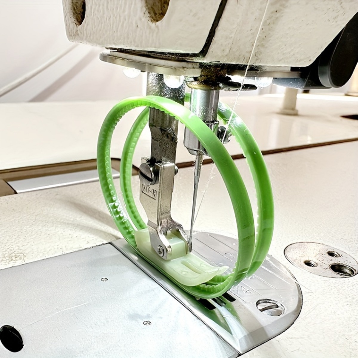 Pied-de-biche pour réservoir à - Leatherwork Press avis et prix
